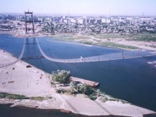 Строительство подвесного моста, 1999 год