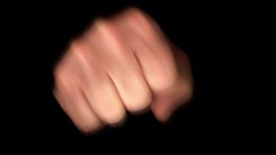 Бывший служащий воинской части обвиняется в хулиганстве и причинении тяжкого вреда здоровью