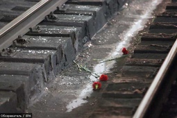 Девушка бросилась под движущийся поезд в Семее