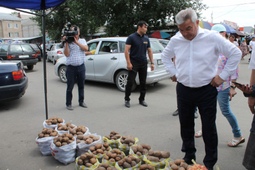 Депутат маслихата Семея упрекнул полицейских в покрывательстве стихийной торговли