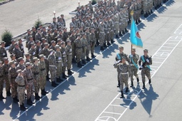 Военный мини-марш семейских студентов прошел в честь Дня защитника отечества