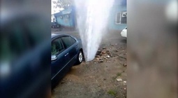 Водопроводную трубу прорвало в Шымкенте