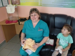 Недоношеных детей Семея помогают одеть устькаменогорцы