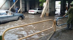 Улицы Семея подтоплены из-за сильного дождя