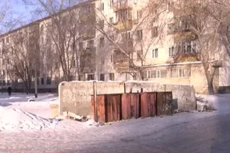 Казахстанцы выстраиваются в очередь, чтобы усыновить младенца, найденного в мусорном баке