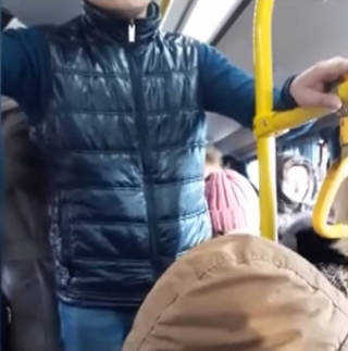 В Алматы пассажир троллейбуса назвал попутчиков шайтанами и устроил потасовку