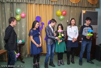 «Дарите девушкам цветы»
