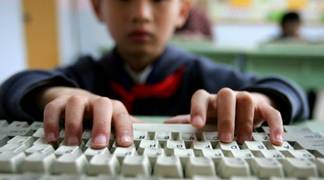 Казахстанских детей хотят ограничить в просмотре Youtube и соцсетей