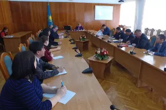 Афиши испортили архитектурный облик Семея