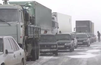 На трассе Алматы-Екатеринбург 30 человек едва не замерзли в автобусе