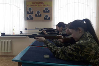 Военно-патриотическое соревнование «Мисс снайпер» прошло в Семее