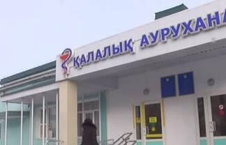 В Костанае 44-летний мужчина выбросился с четвертого этажа городской больницы