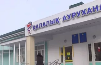 В Костанае 44-летний мужчина выбросился с четвертого этажа городской больницы