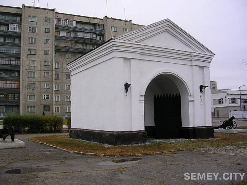 Ямышевские ворота в Семипалатинске (г. Семей)