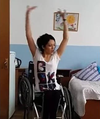 В Шымкенте девушка на инвалидной коляске исполнила чувственный танец