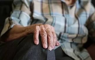 В Степногорске у 93-летнего пенсионера воры украли 1,5 миллиона тенге