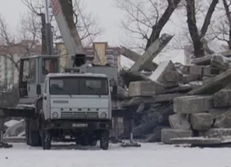 Разгрузку мусора на берегу Иртыша чиновники называют спасением от размыва