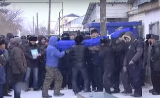 Супруга покончившего с собой полицейского заявила, что до самоубийства его довели коллеги