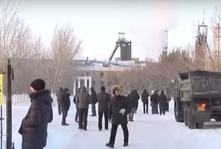 Вторые сутки длится забастовка шахтеров в Карагандинской области
