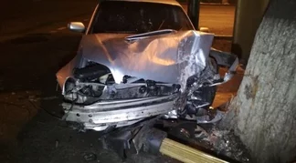 В Алматы водитель «Subaru» снёс светофор