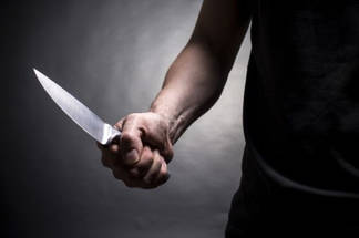 Из-за 2 тысяч тенге житель Семея напал на мать с ножом