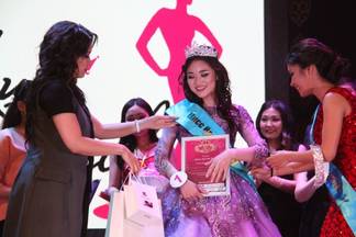 В Усть-Каменогорске титул «Мисс Восток 2017» получила 18-летняя студентка