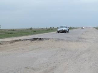 Рушится недавно отремонтированная за 70 млн тенге трасса Семей-Курчатов