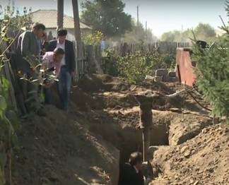 Житель Семея откопал в своем огороде саркофаг