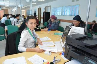 Восточноказахстанцы могут узнать свой социальный статус в ЦОНах