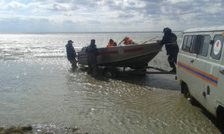 В Павлодарской области 8 рыбаков унесло на льдине