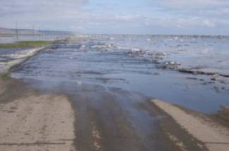 В шести областях Казахстана из-за паводков перекрыли дороги