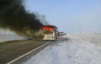 52 человека сгорели в автобусе в Актюбинской области