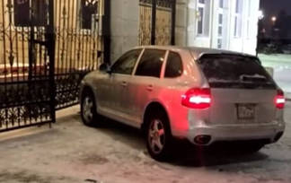 Полицейские, которые протаранили ворота КПП перед Акордой, уволены