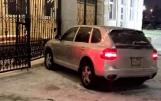 Полицейские, которые протаранили ворота КПП перед Акордой, уволены