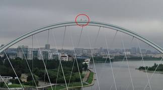 В Астане мужчина угрожал спрыгнуть с моста