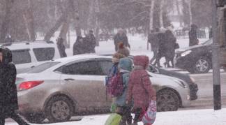 Из-за холодов в нескольких городах Казахстана отменены занятия в школах