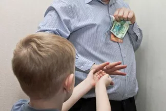 Неплательщиков алиментов начали арестовывать в Семее