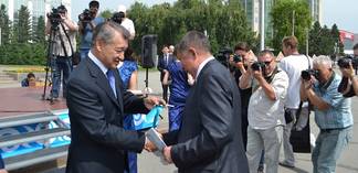 Врачи ВКО получили 100 новых автомобилей марки «УАЗ»