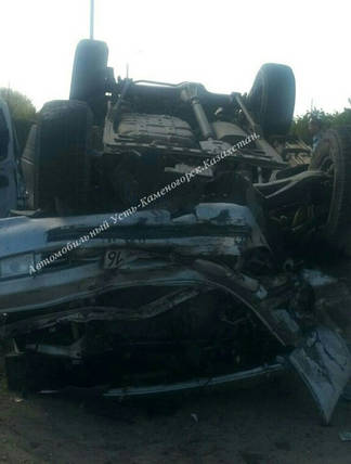 В Семее погиб пассажир легковой машины после ее столкновения с внедорожником
