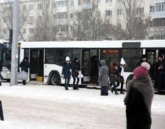 В Астане женщина упала замертво в автобусе