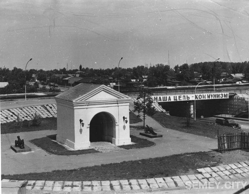 Ямышевские ворота в Семипалатинске (г. Семей)