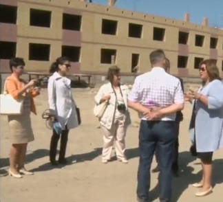 Депутаты Мажилиса посетили строительную площадку будущей школы в поселке Бобровка