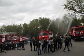 Необычные фонтаны на набережной показали семейчанам