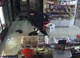 Ограбление в центре Костаная попало на видео