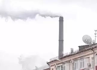 В Темиртау на смену черному снегу пришел черный дождь