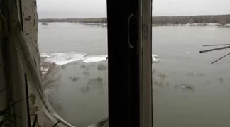 Появились фото из квартир Семея, где были выбиты стекла после подрыва льда на Иртыше