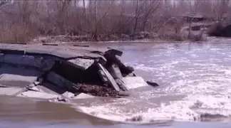 В Западно-Казахстанской области прорвало дамбу