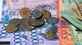 Национальная валюта Казахстана стремительно теряет свои позиции