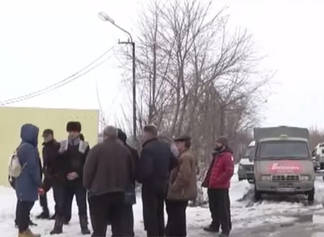 В Караганды десятки таксистов требуют передать им в собственность служебные автомобили