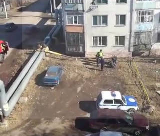 20-летний парень выбросился с пятого этажа в Щучинске